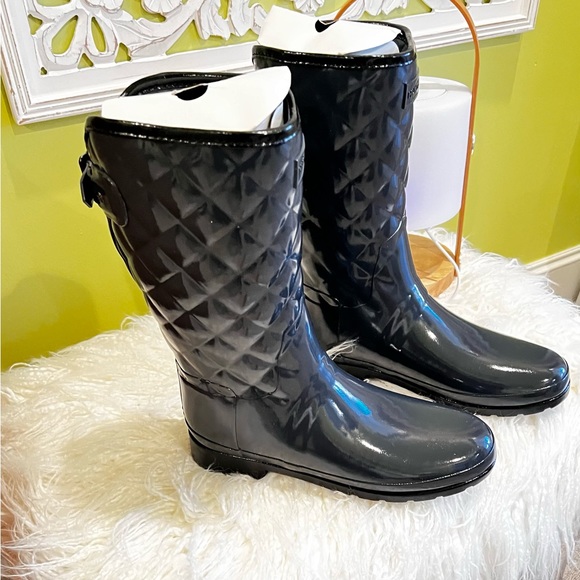 Hunter Boots Brand New in Box. Dark light powder blue.  Quilted Boots. Size 9. - Picture 3 of 6